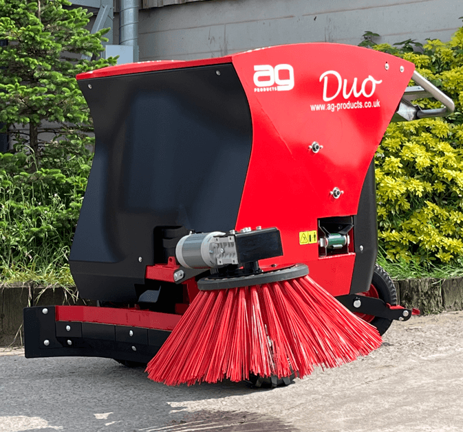 AG Duo sawdust dispenser and brush